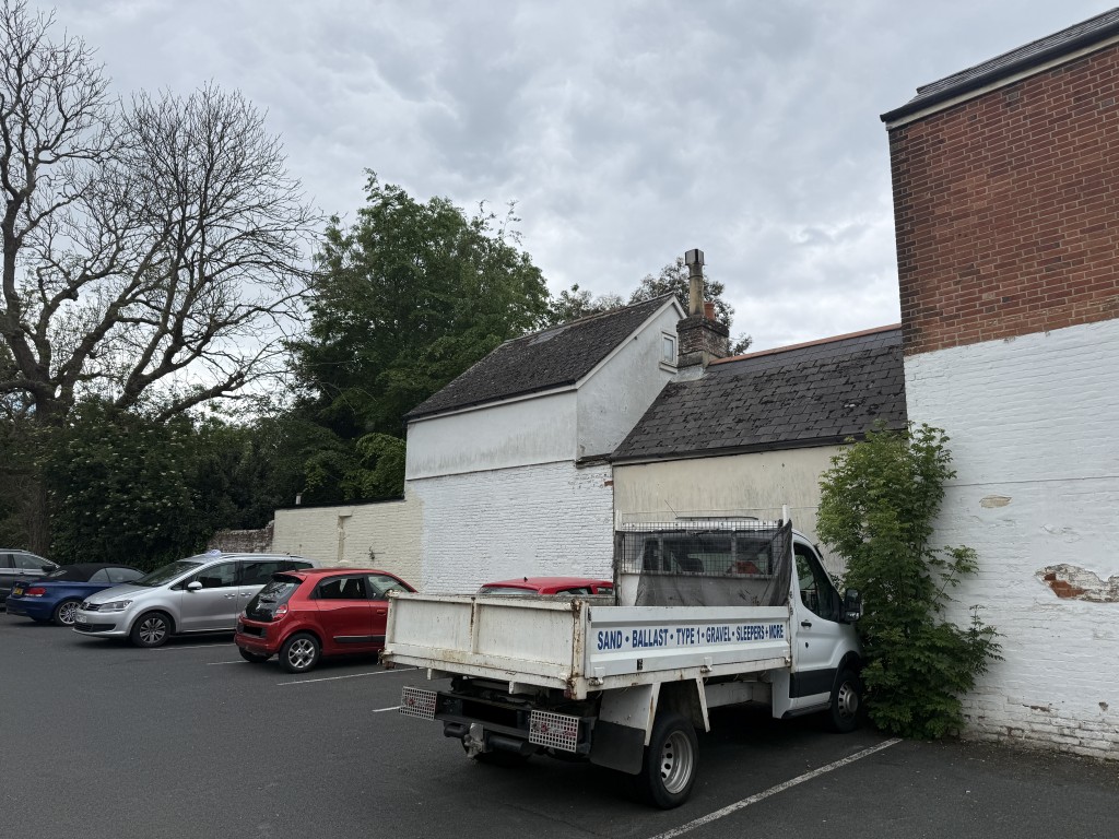 Lot: 146 - FREEHOLD HOUSE FOR INVESTMENT - View of property from car park adjacent